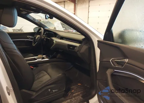 2024 Audi Q8 E-Tron S Line Prestige Quattro z USA, uszkodzony, nr VIN WA1DAAGEXRB066833